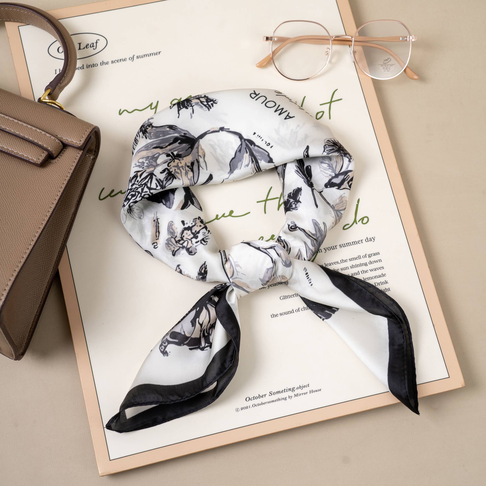70 x 70 cm square polyester silk-effect scarf with chic botanical print: Brown